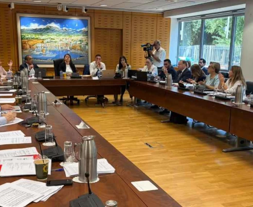 Προσλήψεις στο Δημόσιο: Η Βουλή επιδιώκει να «φρενάρει» την αύξηση της βαρύτητας της συνέντευξης